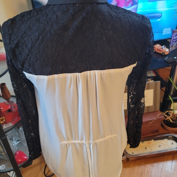 EXpress Lace two tone blouse and draw string back - Picture 7 of 10